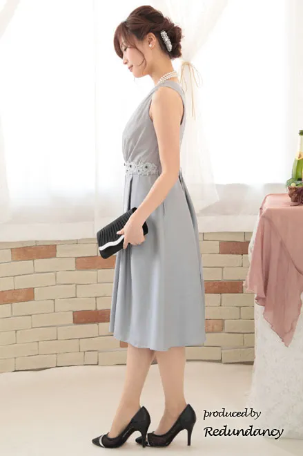 シルバーのウエスト刺繍入りシャンタンドレス