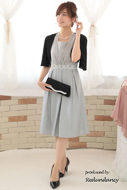 シルバーのウエスト刺繍入りシャンタンドレス