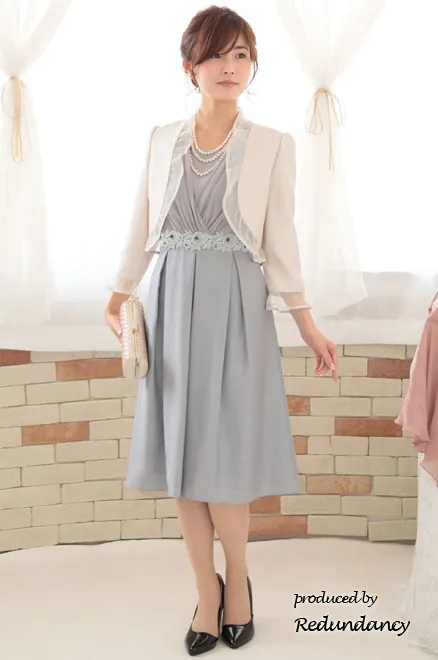 シルバーのウエスト刺繍入りシャンタンドレス