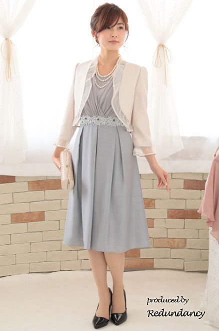 シルバーのウエスト刺繍入りシャンタンドレス