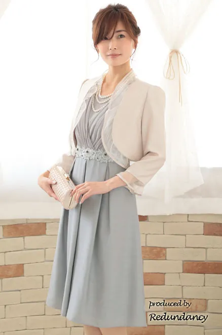 シルバーのウエスト刺繍入りシャンタンドレス