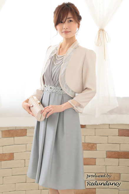 シルバーのウエスト刺繍入りシャンタンドレス