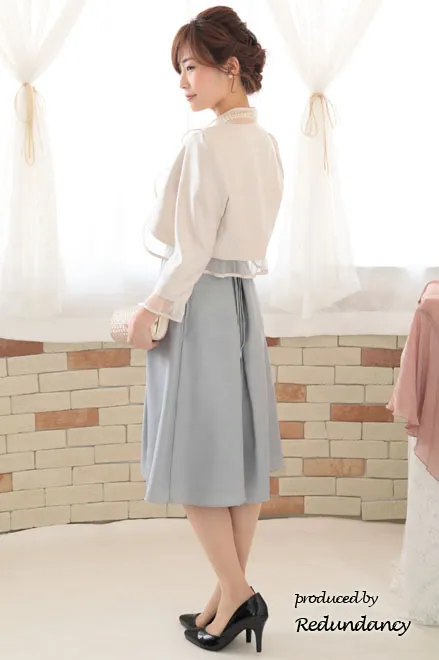 シルバーのウエスト刺繍入りシャンタンドレス