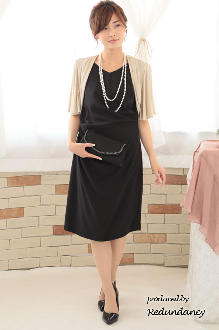 ブラックのバックドレープタイトドレス