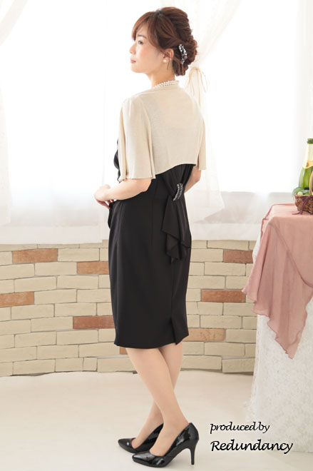 ブラックのバックドレープタイトドレス