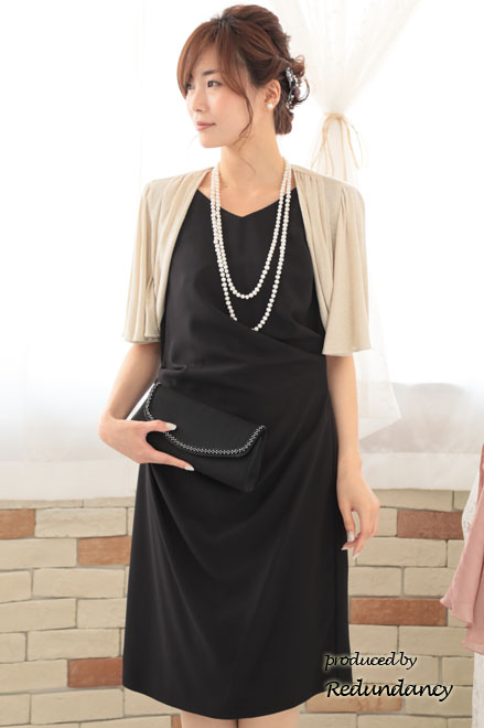 ブラックのバックドレープタイトドレス