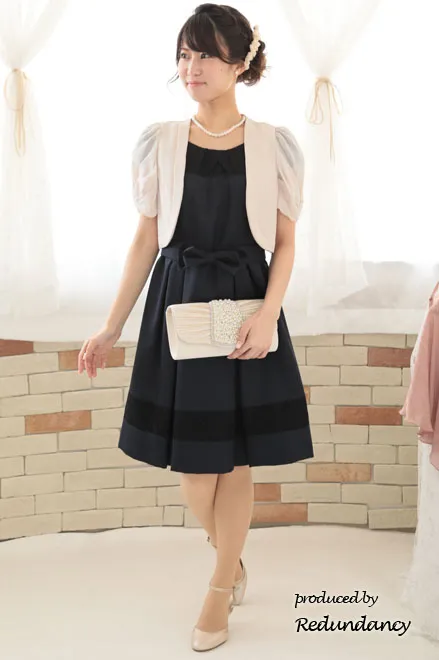 ネイビー×ブラックのレース切替パフスリーブドレス