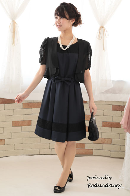 ネイビー×ブラックのレース切替パフスリーブドレス