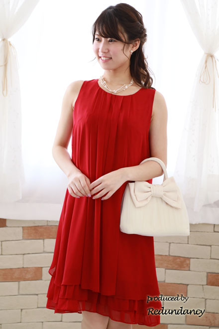 レッドのボリュームフリルノースリーブドレス