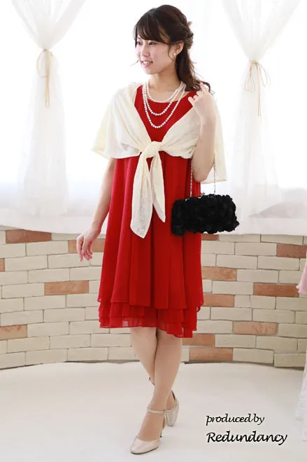 レッドのボリュームフリルノースリーブドレス