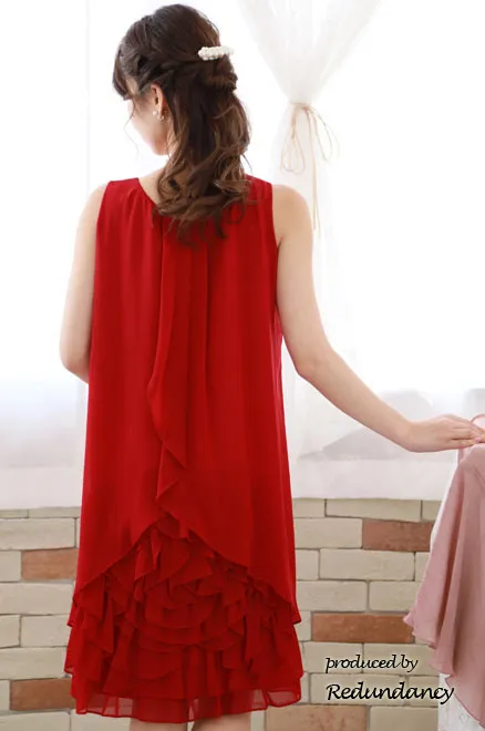レッドのボリュームフリルノースリーブドレス