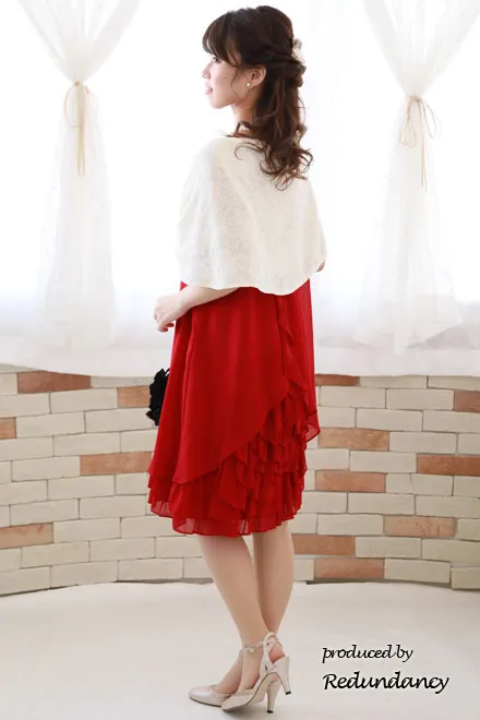 レッドのボリュームフリルノースリーブドレス