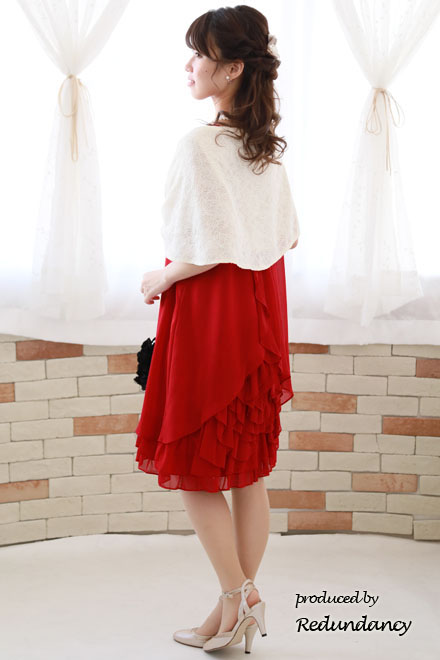 レッドのボリュームフリルノースリーブドレス