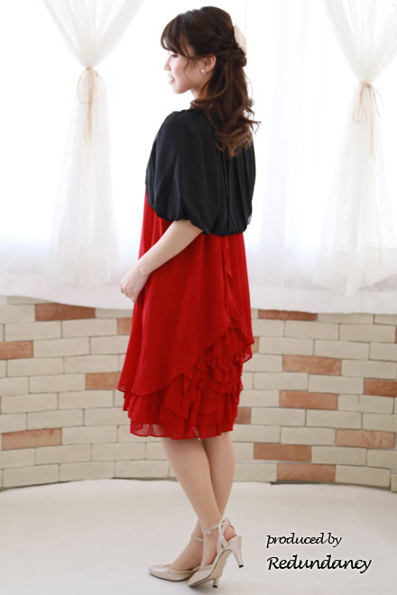 レッドのボリュームフリルノースリーブドレス