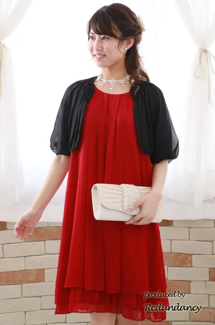 レッドのボリュームフリルノースリーブドレス