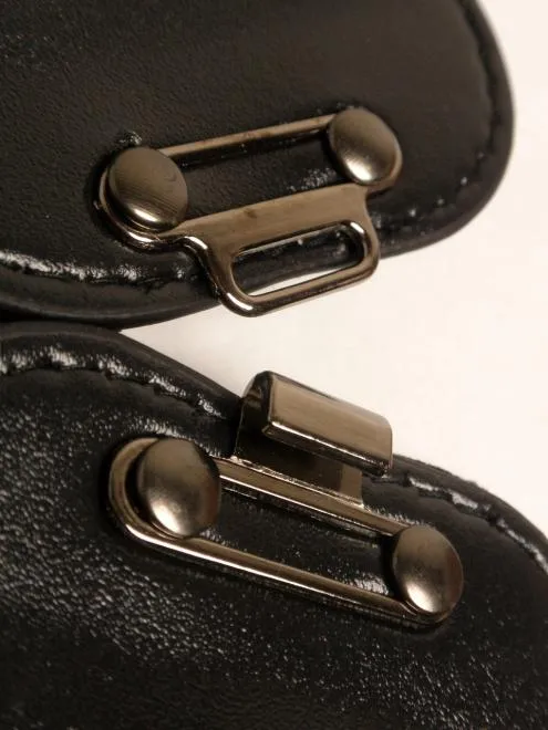 ブラックのシルバーモチーフベルト