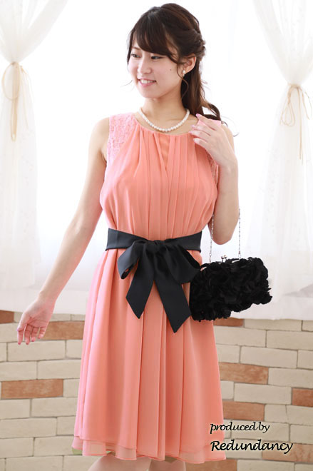 サーモンピンクのレースドッキングシフォンドレス