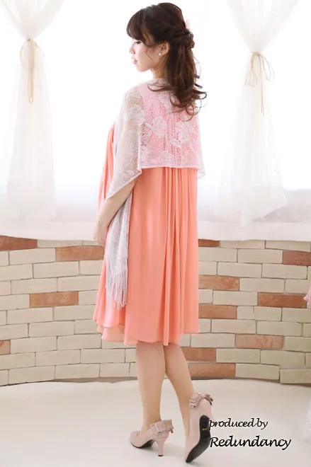 サーモンピンクのレースドッキングシフォンドレス