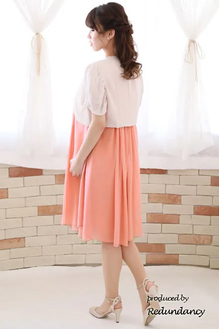 サーモンピンクのレースドッキングシフォンドレス