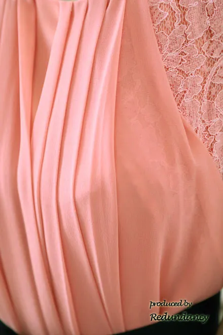 サーモンピンクのレースドッキングシフォンドレス