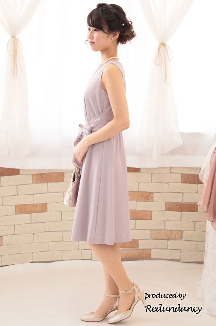 ラベンダーのビーズ付きウエストリボンVネックドレス