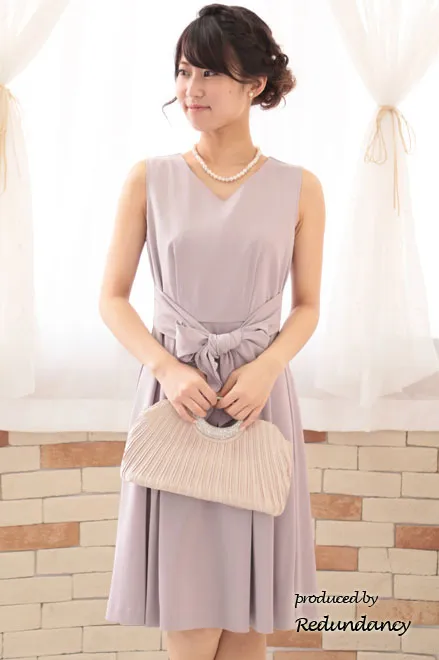 ラベンダーのビーズ付きウエストリボンVネックドレス