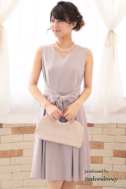 ラベンダーのビーズ付きウエストリボンVネックドレス