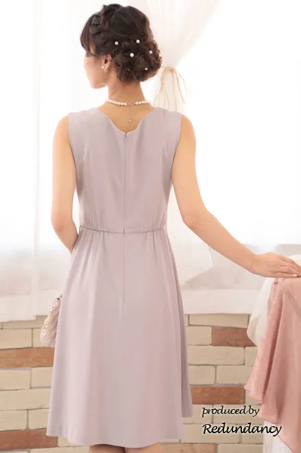 ラベンダーのビーズ付きウエストリボンVネックドレス