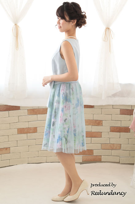 パステルブルーのウエストリボン付きフラワーチュールドレス