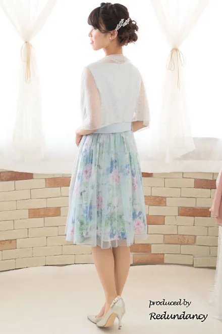 パステルブルーのウエストリボン付きフラワーチュールドレス