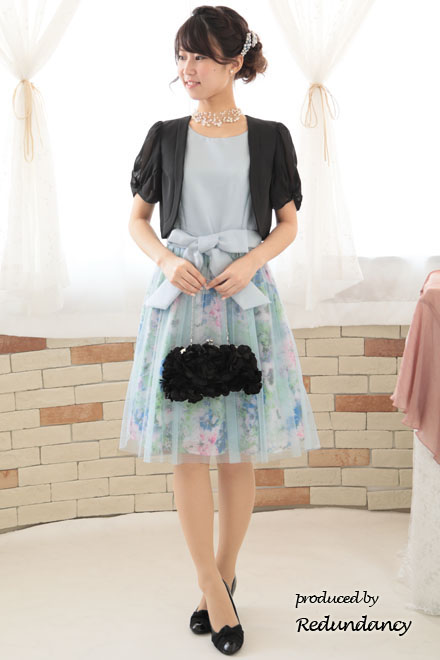 パステルブルーのウエストリボン付きフラワーチュールドレス