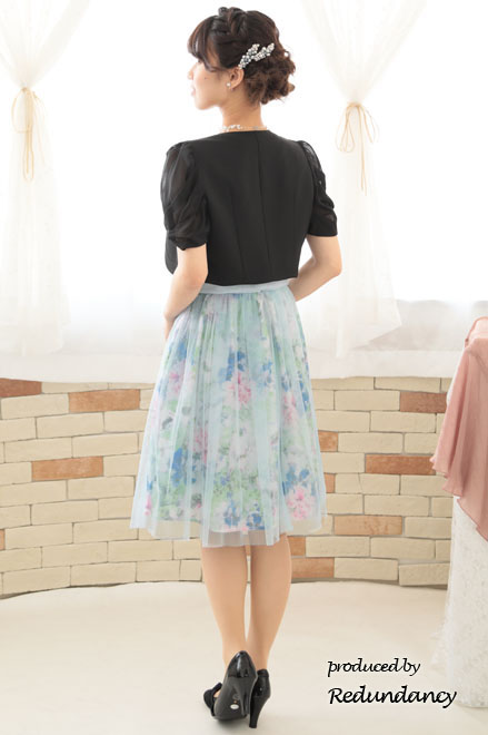 パステルブルーのウエストリボン付きフラワーチュールドレス