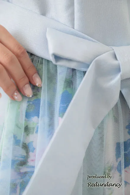 パステルブルーのウエストリボン付きフラワーチュールドレス