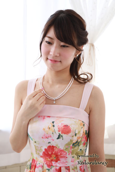 ピンクのカラフルフラワーワイドストラップドレス