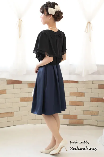 ネイビーの花柄フレンチスリーブドレス