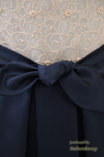 ネイビーの花柄フレンチスリーブドレス