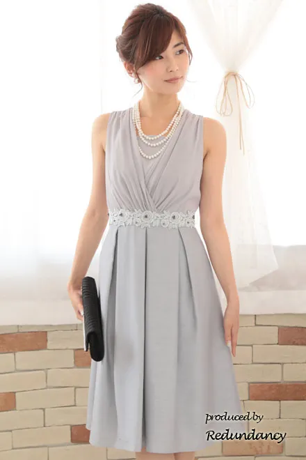 シルバーのウエスト刺繍入りシャンタンドレス