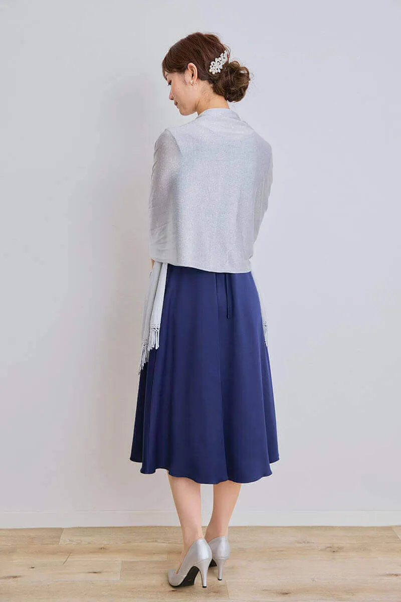 ネイビーのドレープスカートサテンドレス