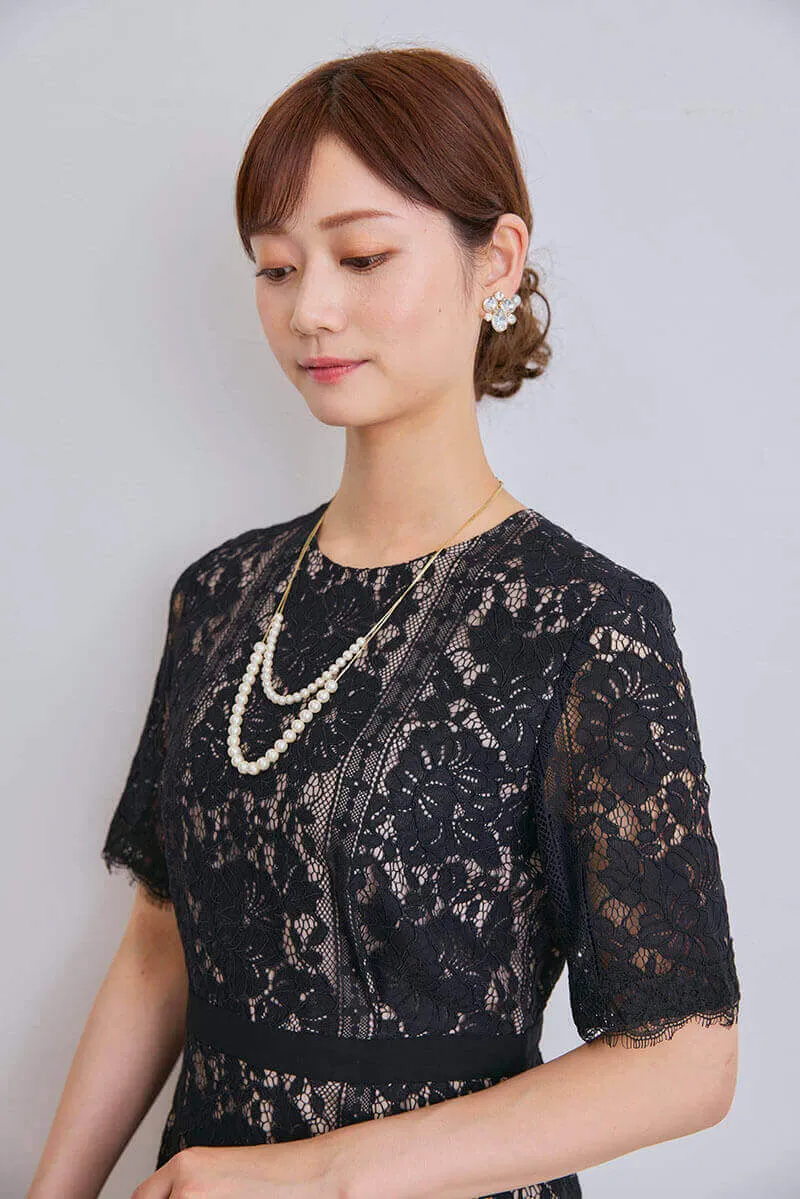 ブラックのパネルレースIラインドレス