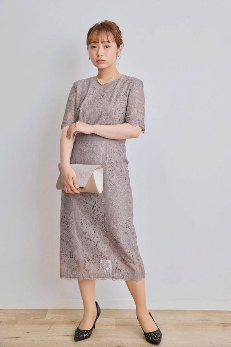 グレージュのパネルレースIラインドレス