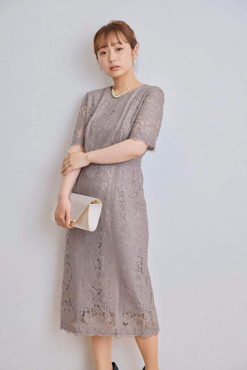 グレージュのパネルレースIラインドレス