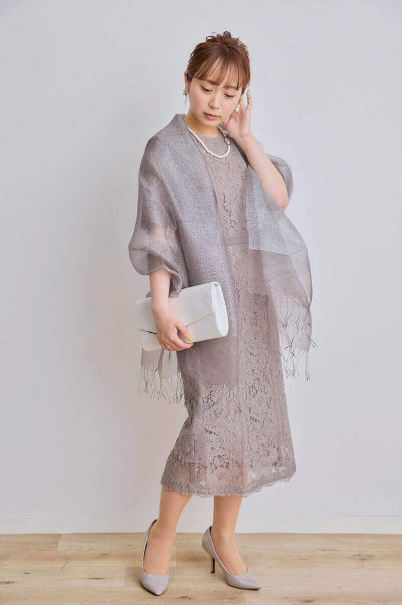 グレージュのパネルレースIラインドレス