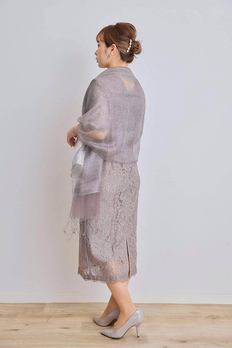 グレージュのパネルレースIラインドレス