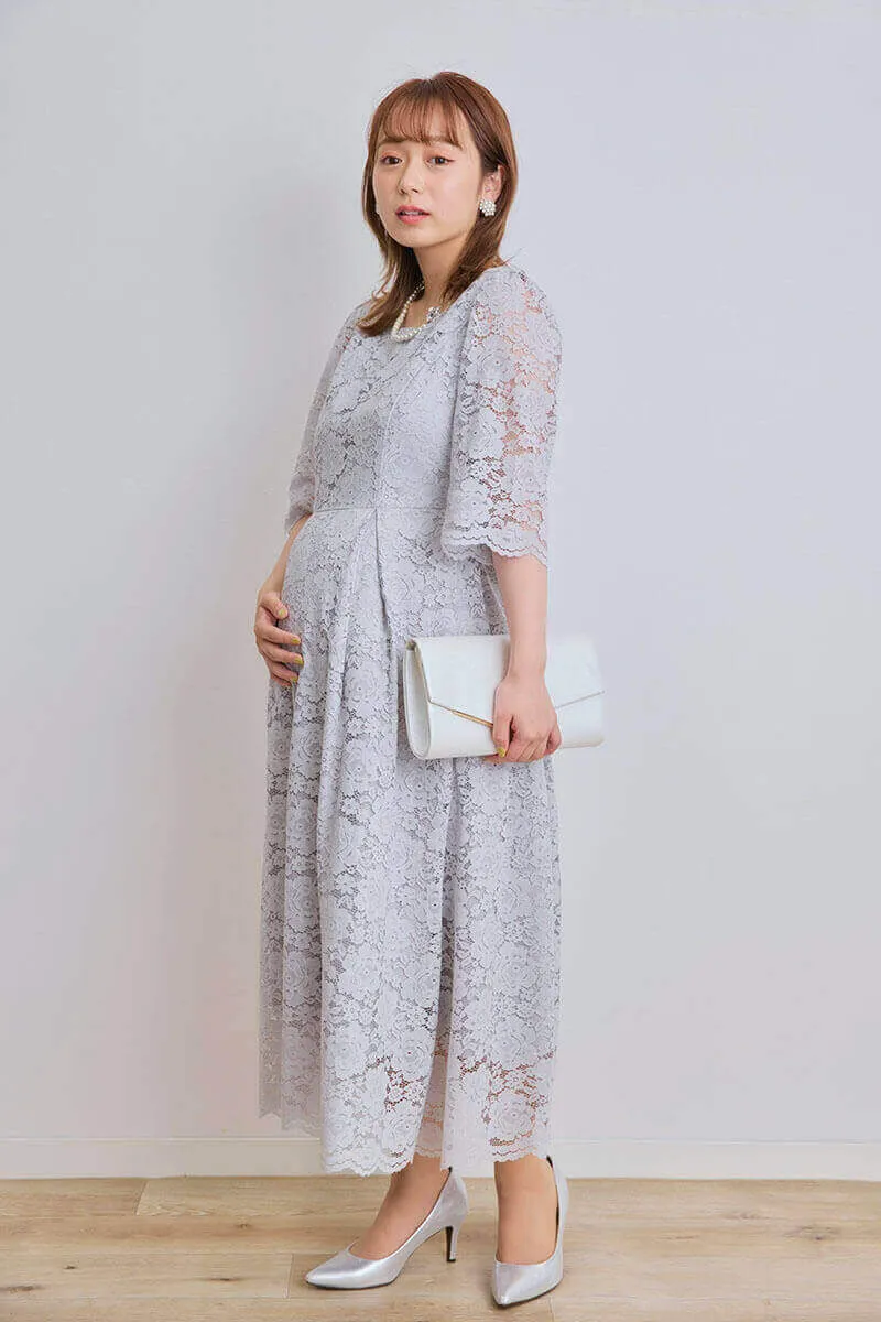 ライトグレーの授乳口付きマタニティドレス