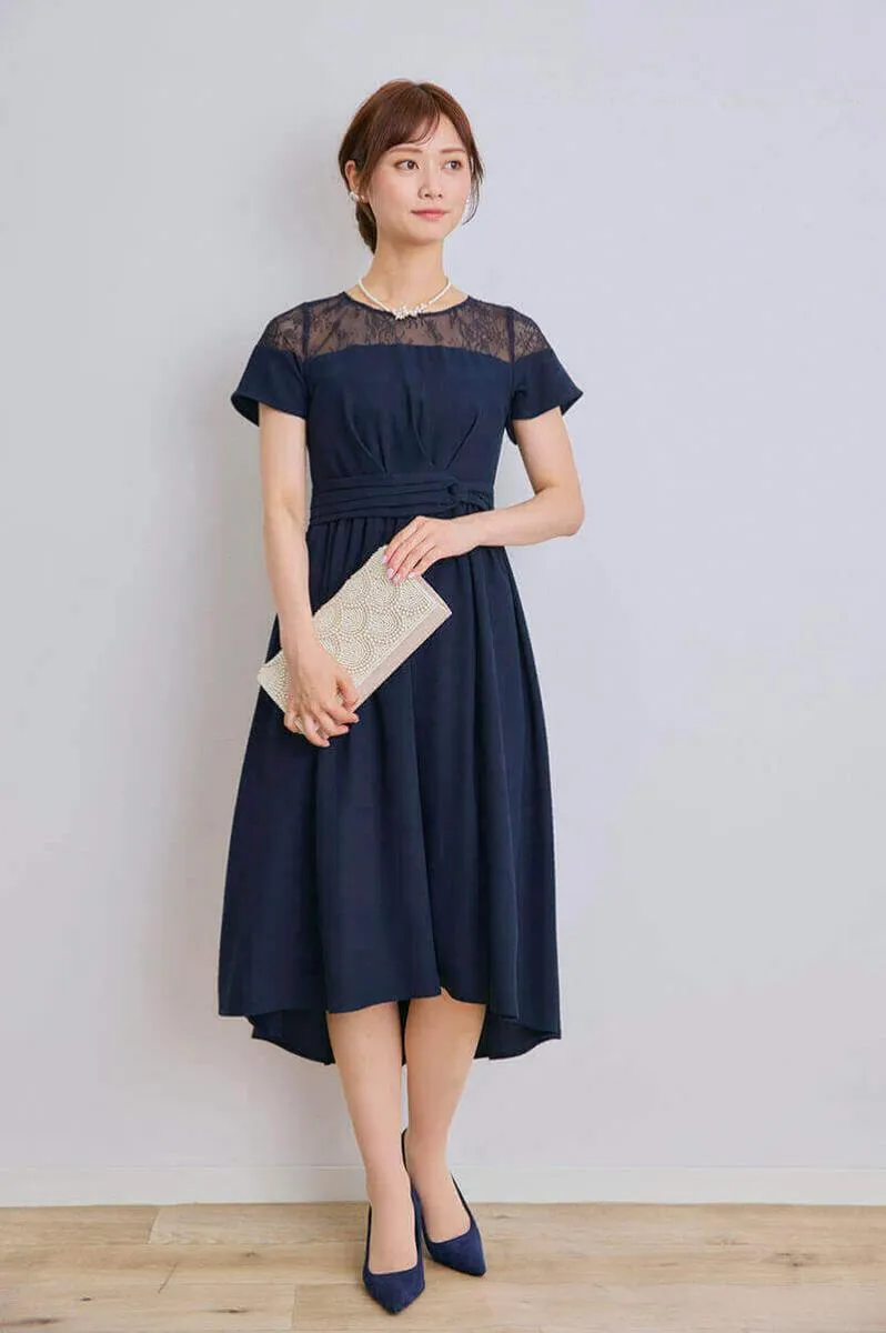 ネイビーのレース切替フレアドレス