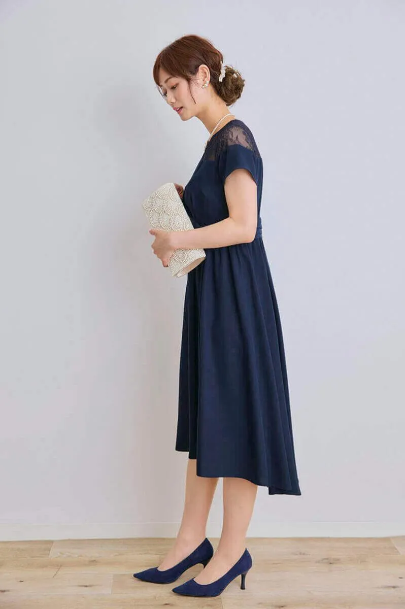 ネイビーのレース切替フレアドレス