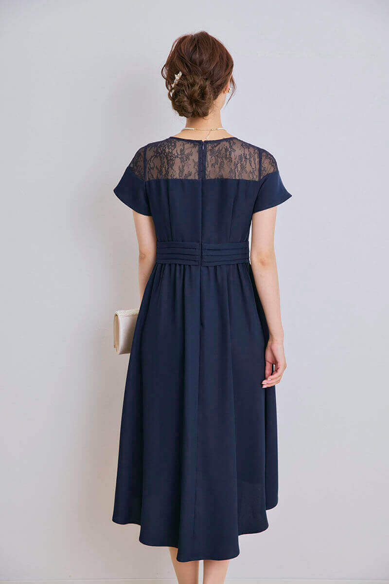 ネイビーのレース切替フレアドレス