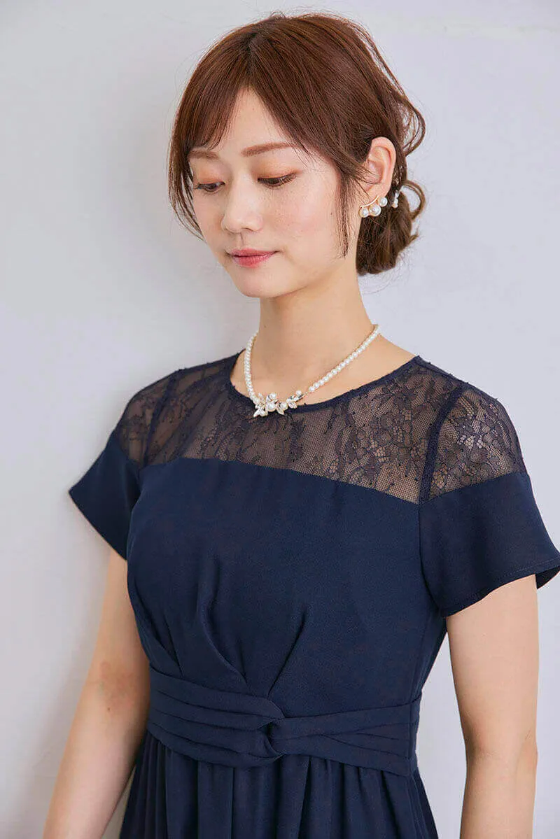 ネイビーのレース切替フレアドレス