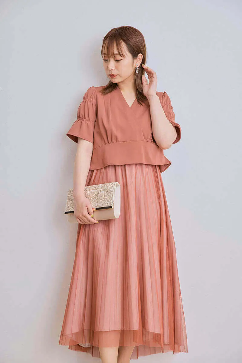 スモークピンクのカシュクールデザインドレス