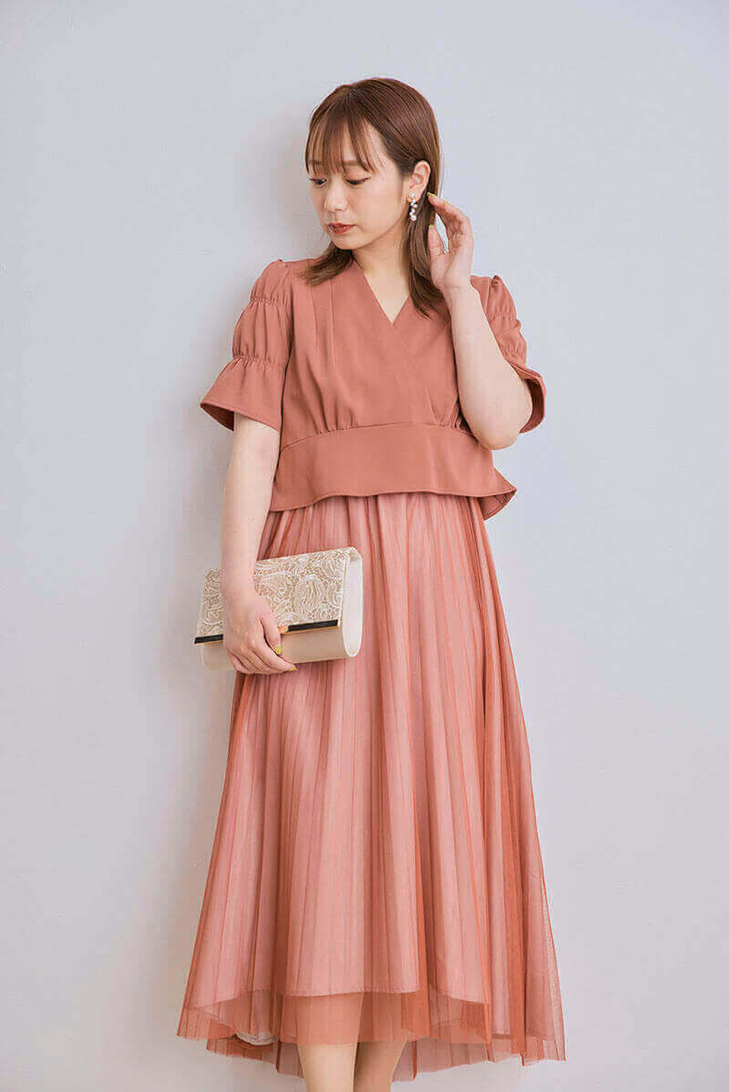 スモークピンクのカシュクールデザインドレス